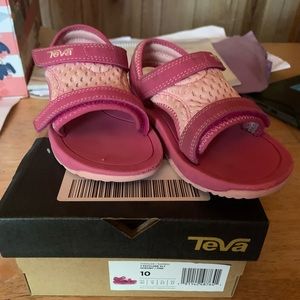 Toddler girls Teva Sandles size 10 pink LIKE NEW